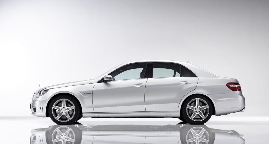  Mercedes-Benz E63 AMG 2010 года  (фото 23 из 57)